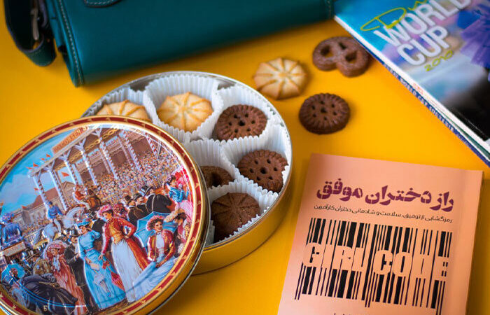 کتاب راز دختران موفق به بررسی ویژگی‌های مشترک دختران و زنانی می‌پردازد که در زندگی شخصی و حرفه‌ای خود موفق بوده‌اند.